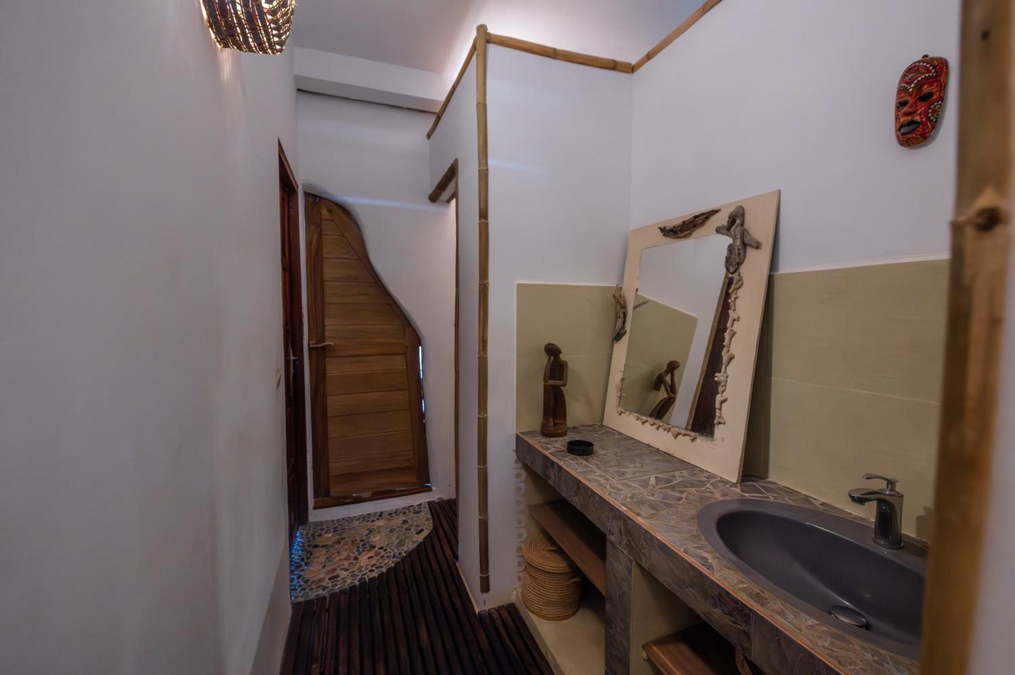 Shambala Madagascar: Beachfront Lodge And Adventures Ambolobozo Экстерьер фото