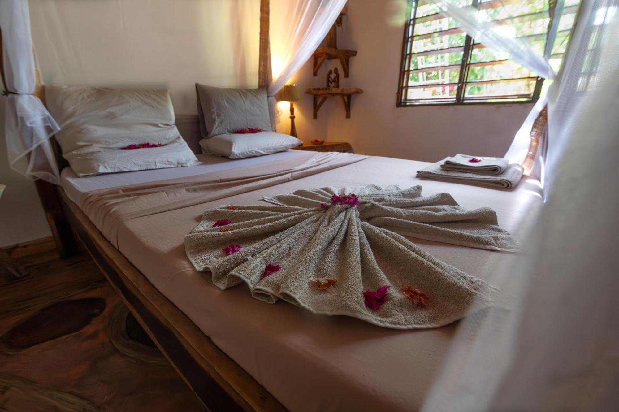 Shambala Madagascar: Beachfront Lodge And Adventures Ambolobozo Экстерьер фото