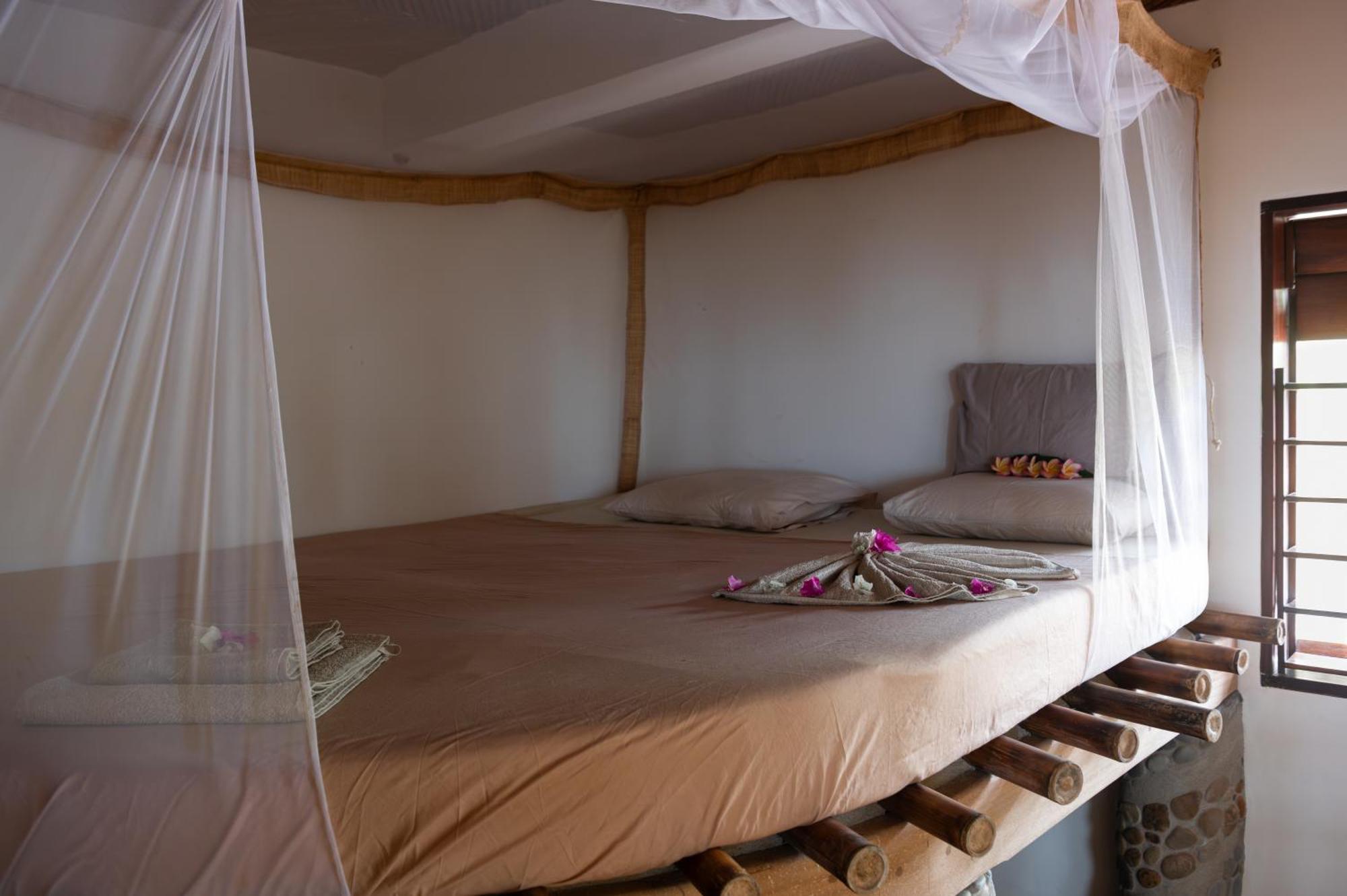 Shambala Madagascar: Beachfront Lodge And Adventures Ambolobozo Экстерьер фото