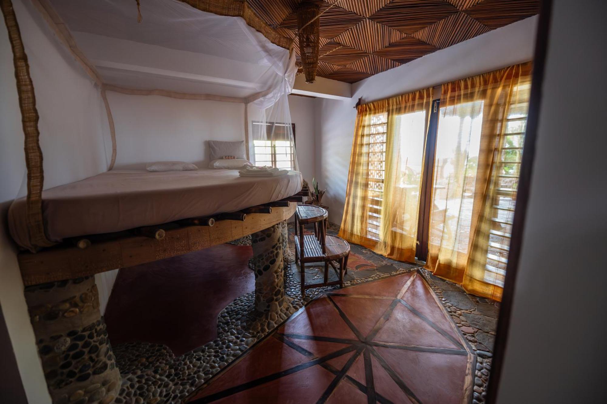 Shambala Madagascar: Beachfront Lodge And Adventures Ambolobozo Экстерьер фото