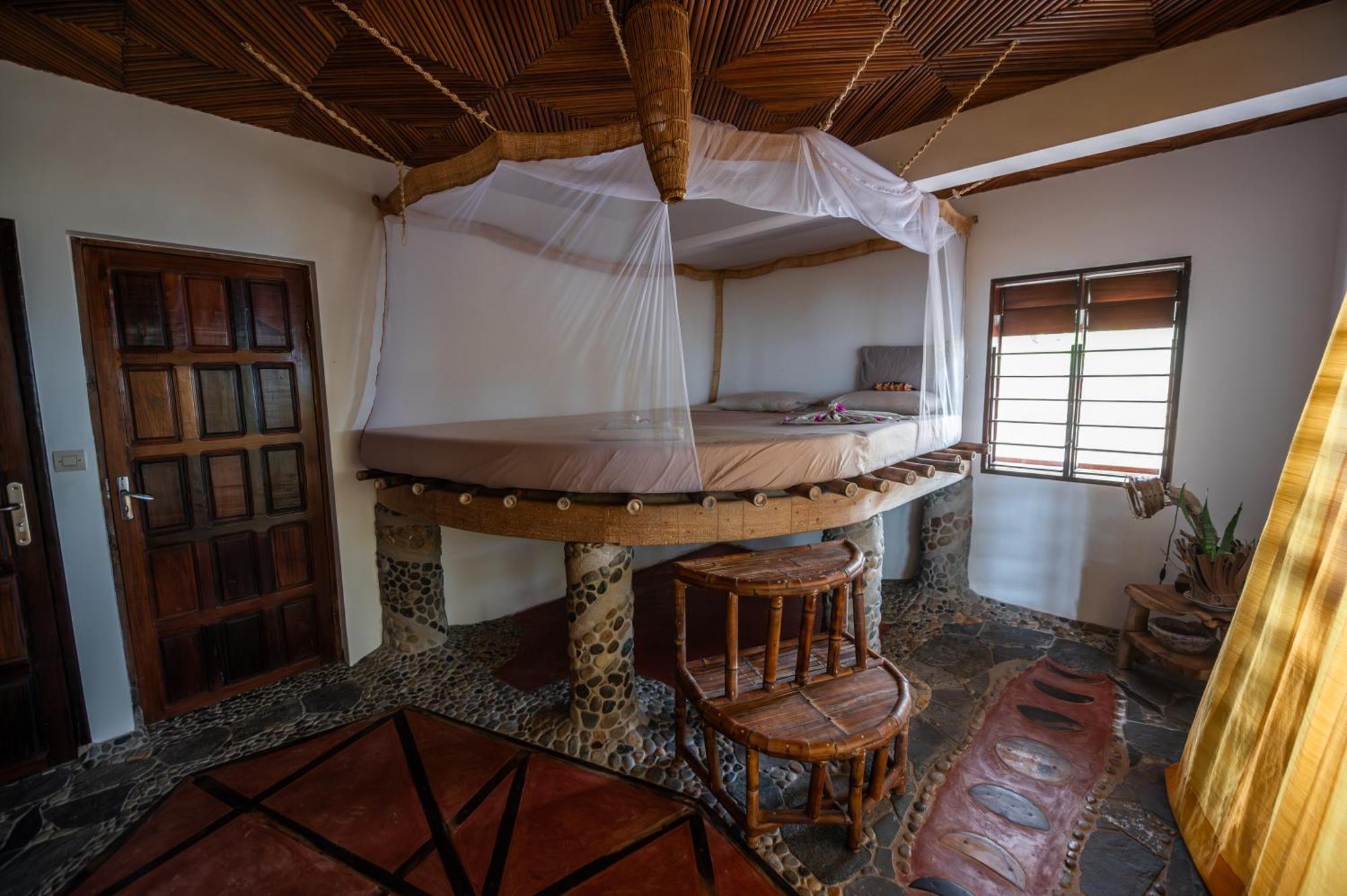 Shambala Madagascar: Beachfront Lodge And Adventures Ambolobozo Экстерьер фото
