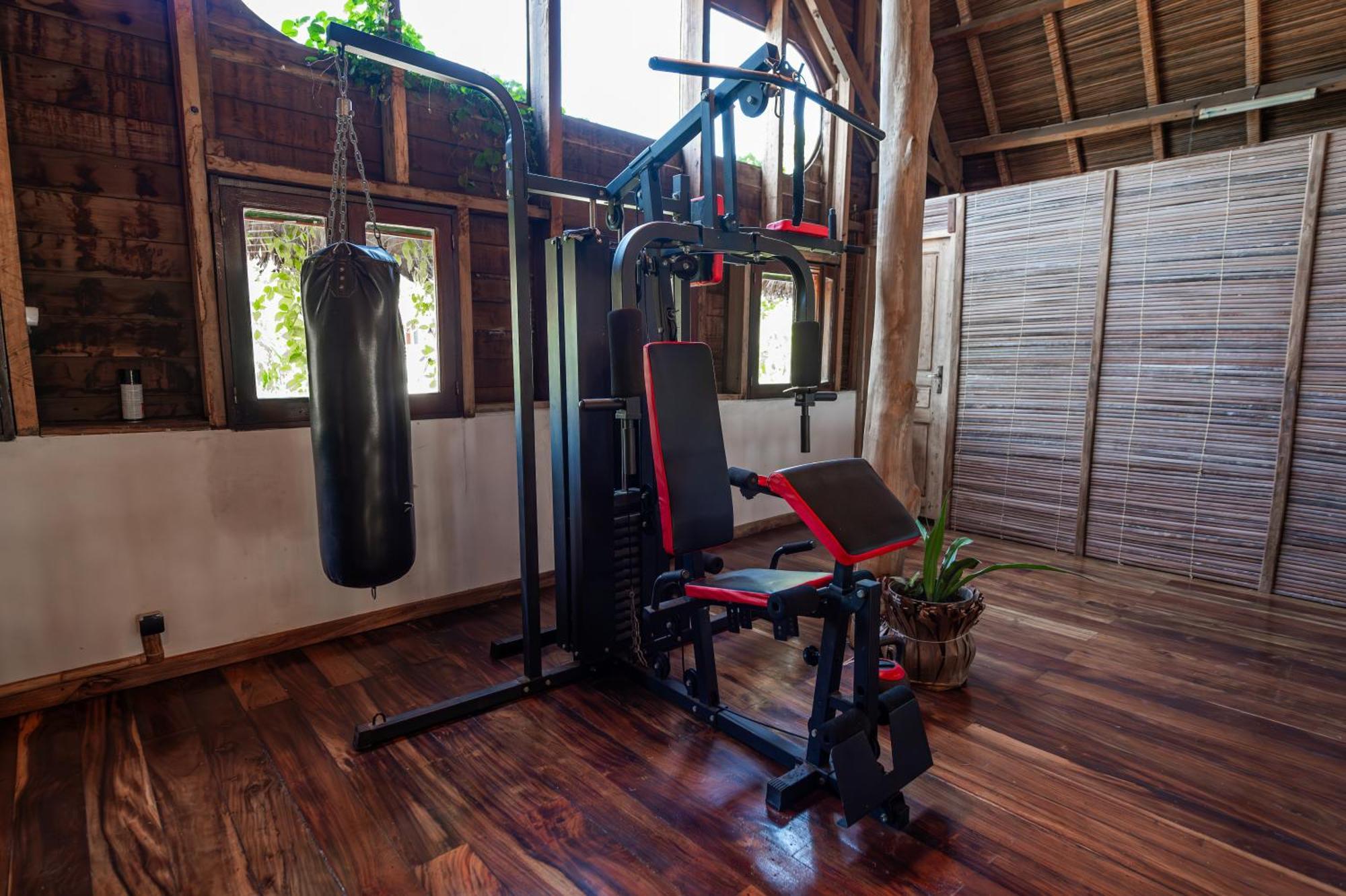 Shambala Madagascar: Beachfront Lodge And Adventures Ambolobozo Экстерьер фото